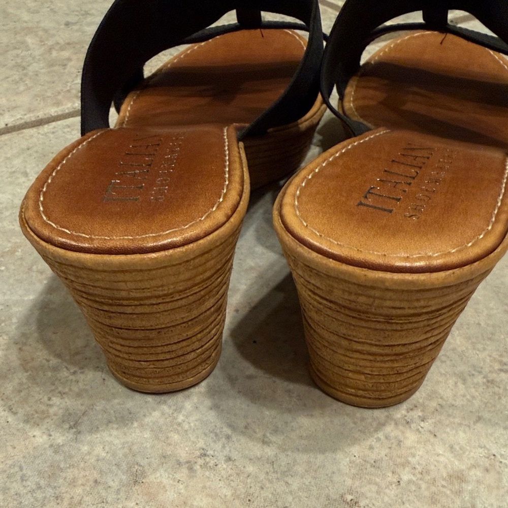 Italian Shoemakers Black and Tan Sandals - Picture 5 of 7